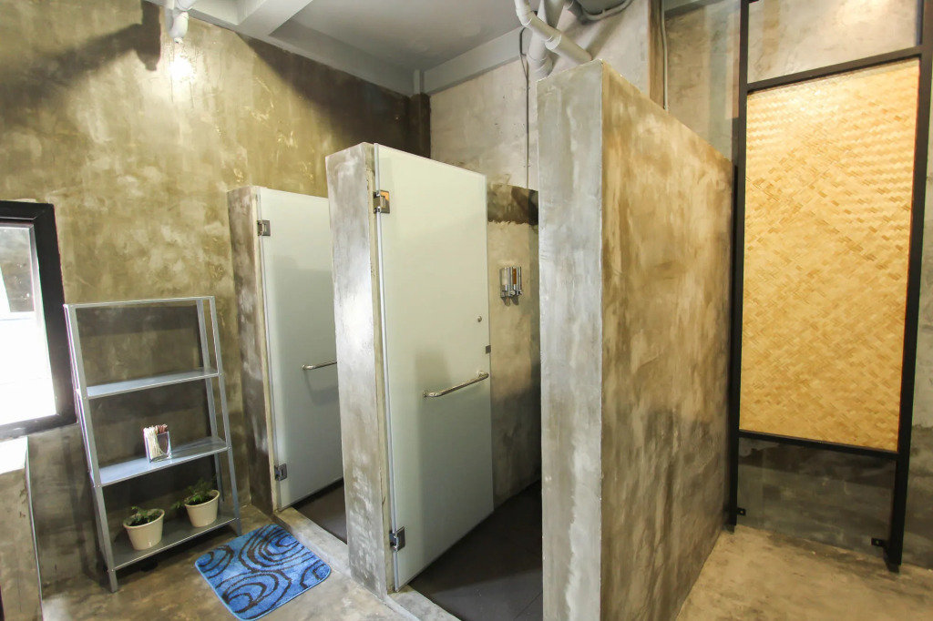 ThongLor Travellers Hostel and Cafe