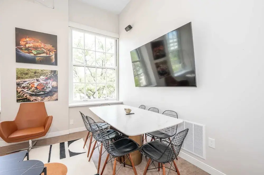 The 333 Suites 203 - Stay for 6