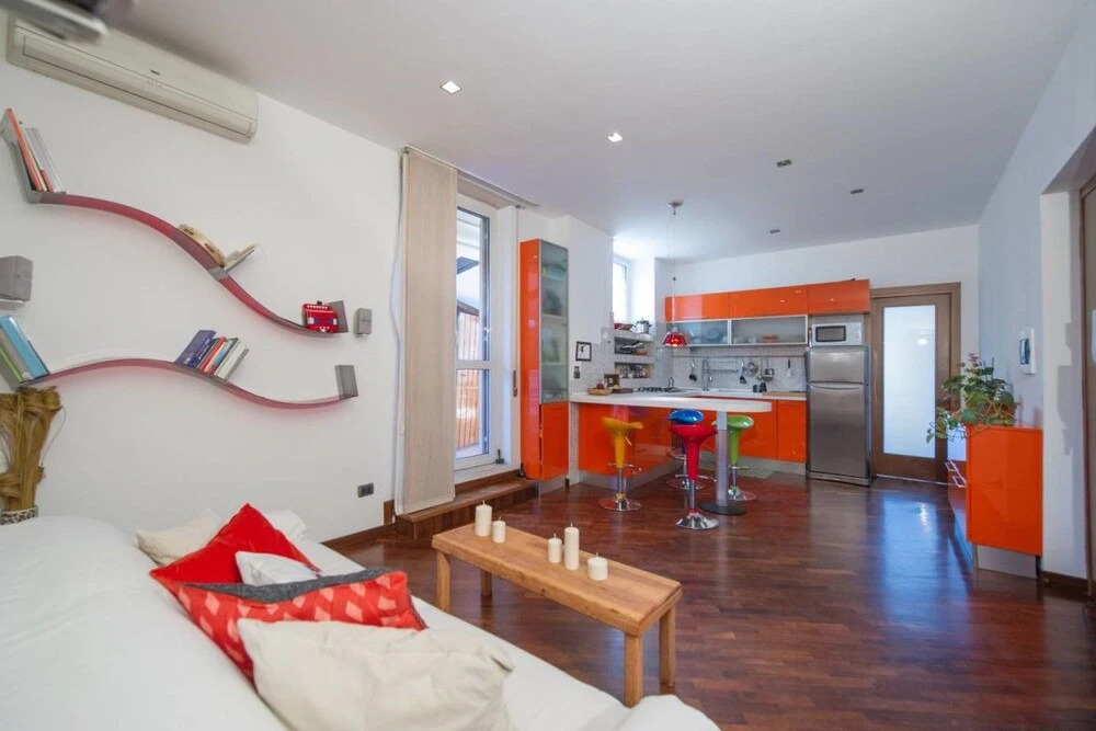 Nice and Colorful 2 bed Flat Near San Giovanni