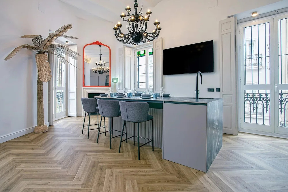 Spectacular 3BD Apartment in Sevilla Antonia Diaz IV