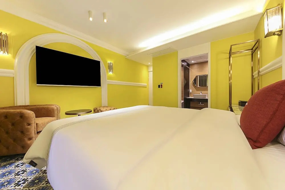 Lerocherrouge Hotel