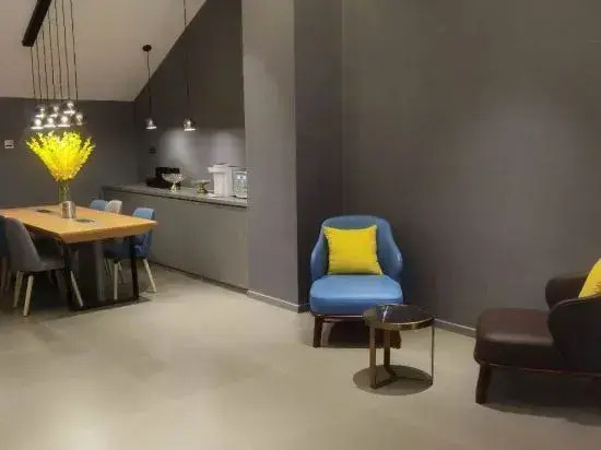 Homeinn·neo(Shiyan Wuyan Pedestrian Street Hong Kong City)