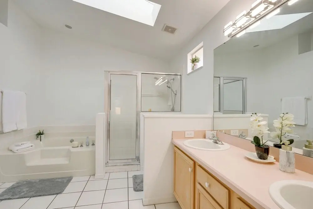 6 Mi to Disney World: Home w/ Large Yard!