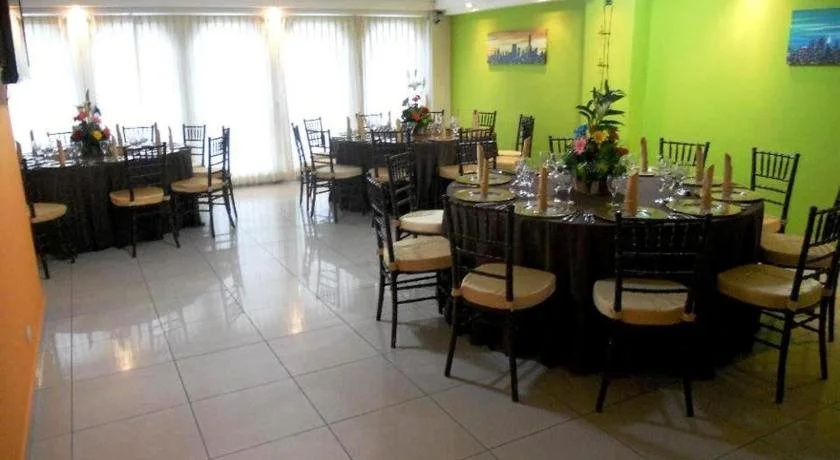Отель Windsor Plaza
