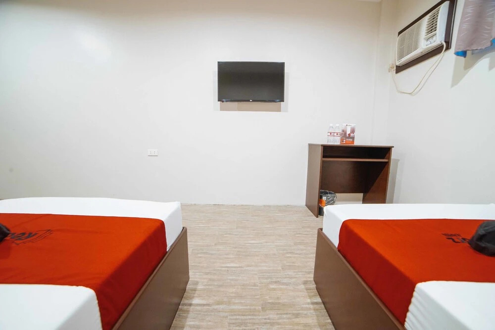 RedDoorz at Travelers Inn Bajada Davao