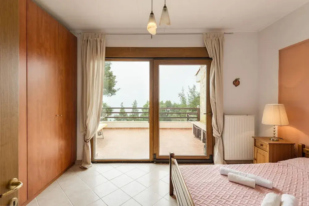 Stylish, big & bright family Villa