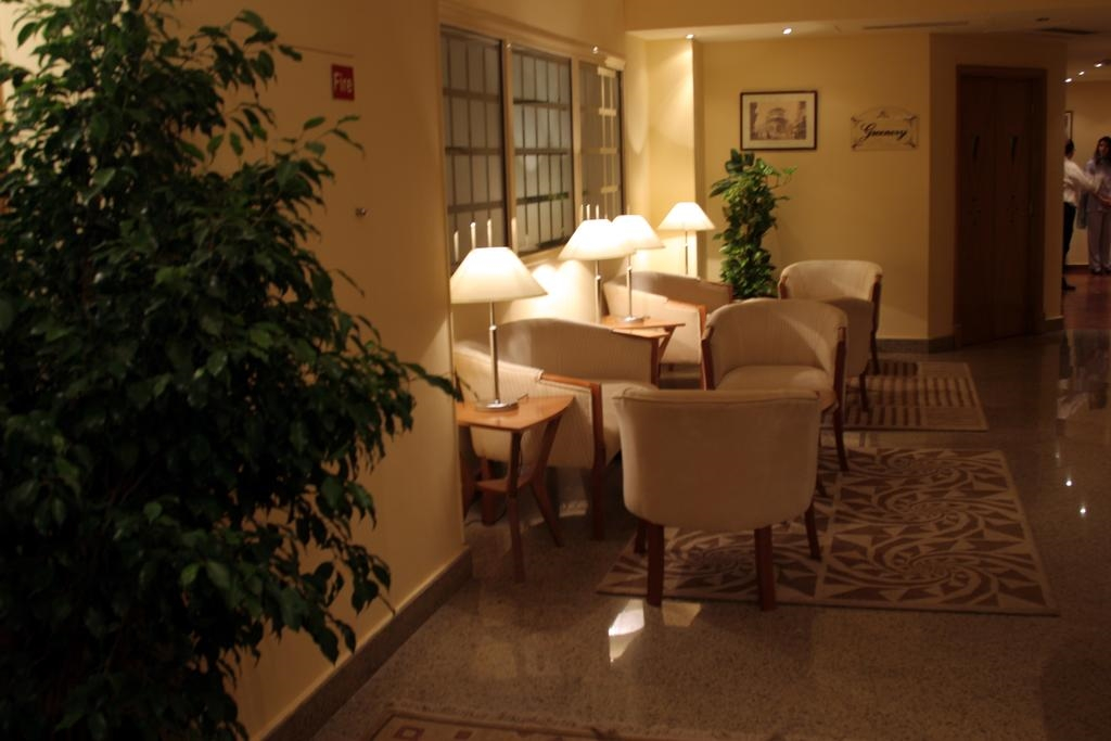 Golden Carven Hotel