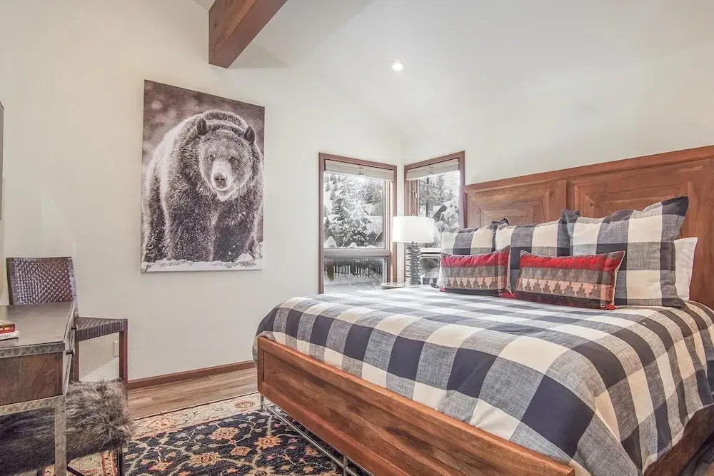 Skiway Chalet - Next to Warm Springs Lifts - Close to Natural Hot Springs