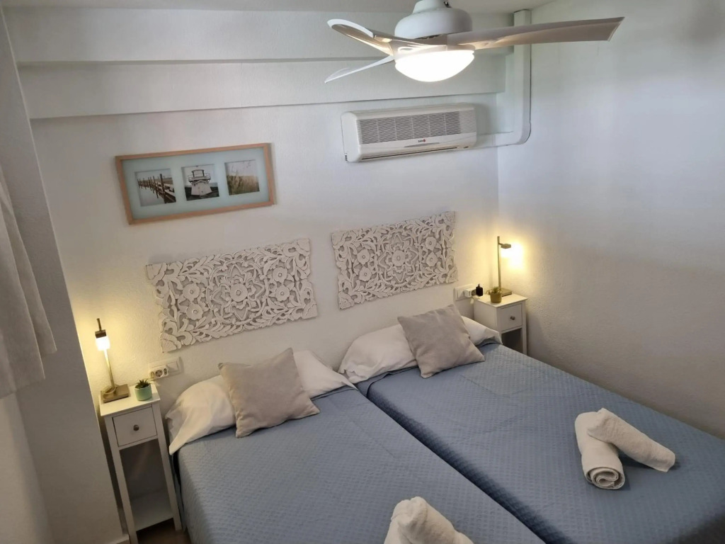 Ideal familias en urbanización de lujo a 600m de la playa Levante con Wifi, AC y Parking