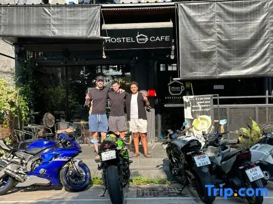 Hostel Friends Station & Cafe