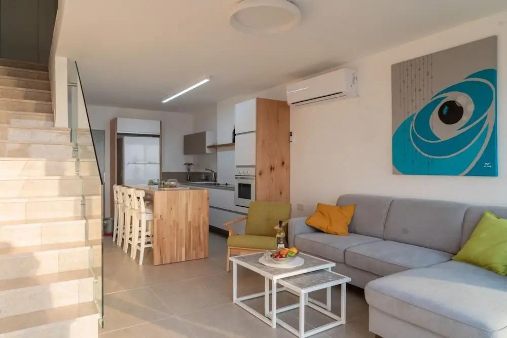 Stunning Beachfront Apt W Epic Sea Views