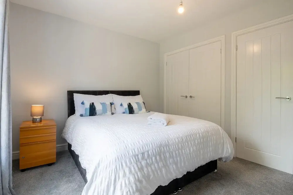 Field View 5-bed House - Free Parking