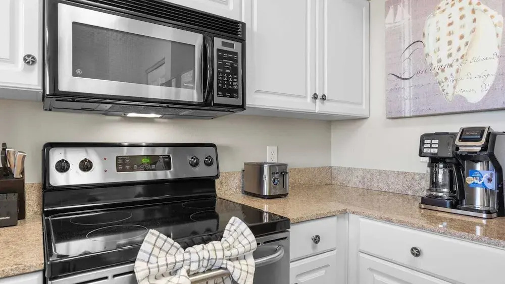 Beachfront Condo, Oceanview Balcony, Lagoon Pool Thomas Dr #2308 by Avantstay