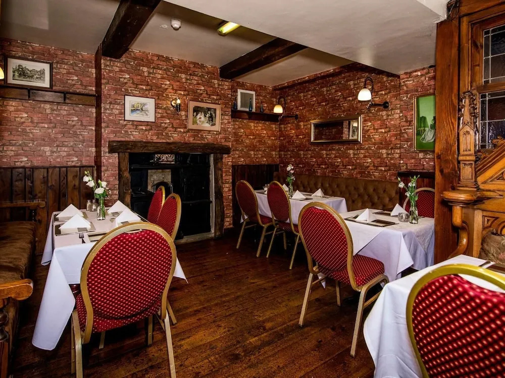 Hardwick Arms Hotel