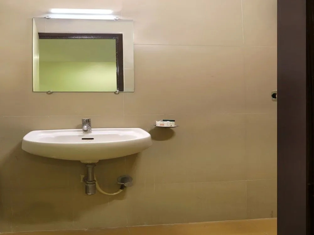 OYO 10507 Hotel Platinum