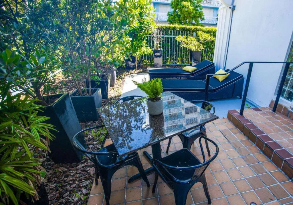 Lincoln Arms Suites