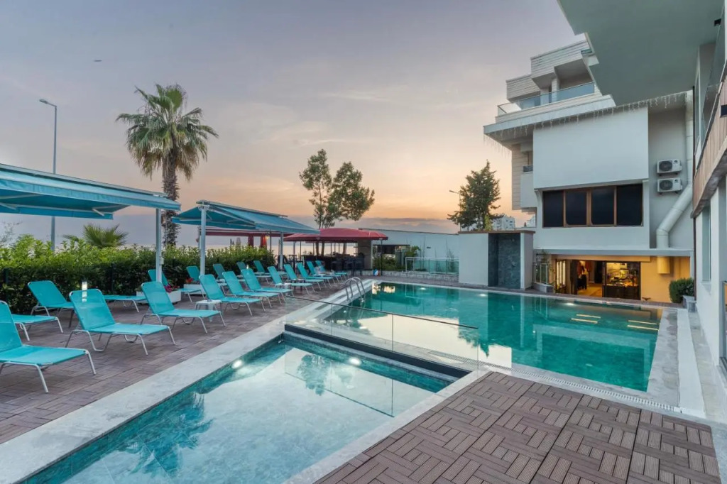 Tema 242 Hotel