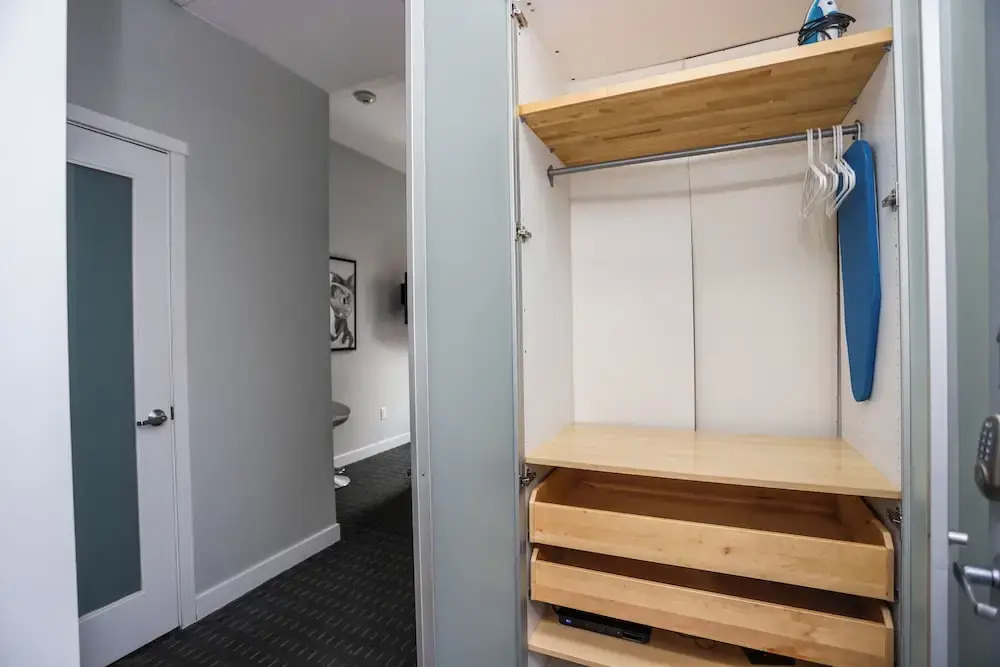 Maverick Suites at 245 Newbury St