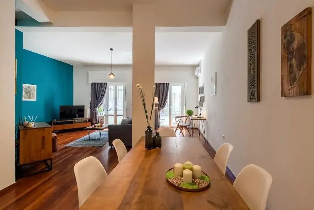 Modernly furnished apartment in Psyri A8
