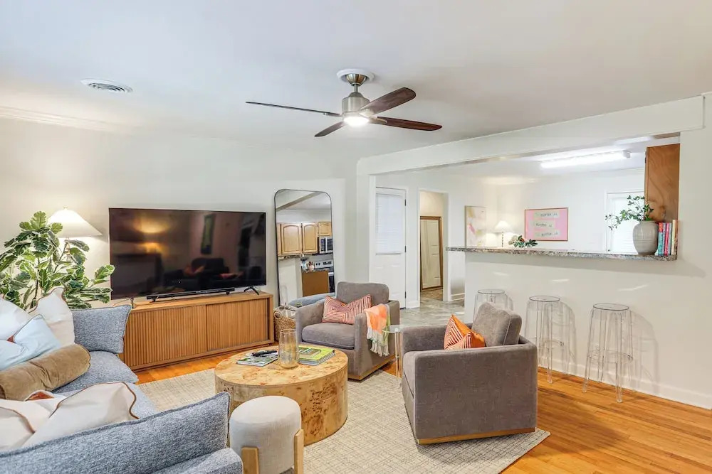 < 1 Mi to Ole Miss & The Grove! Charming Getaway