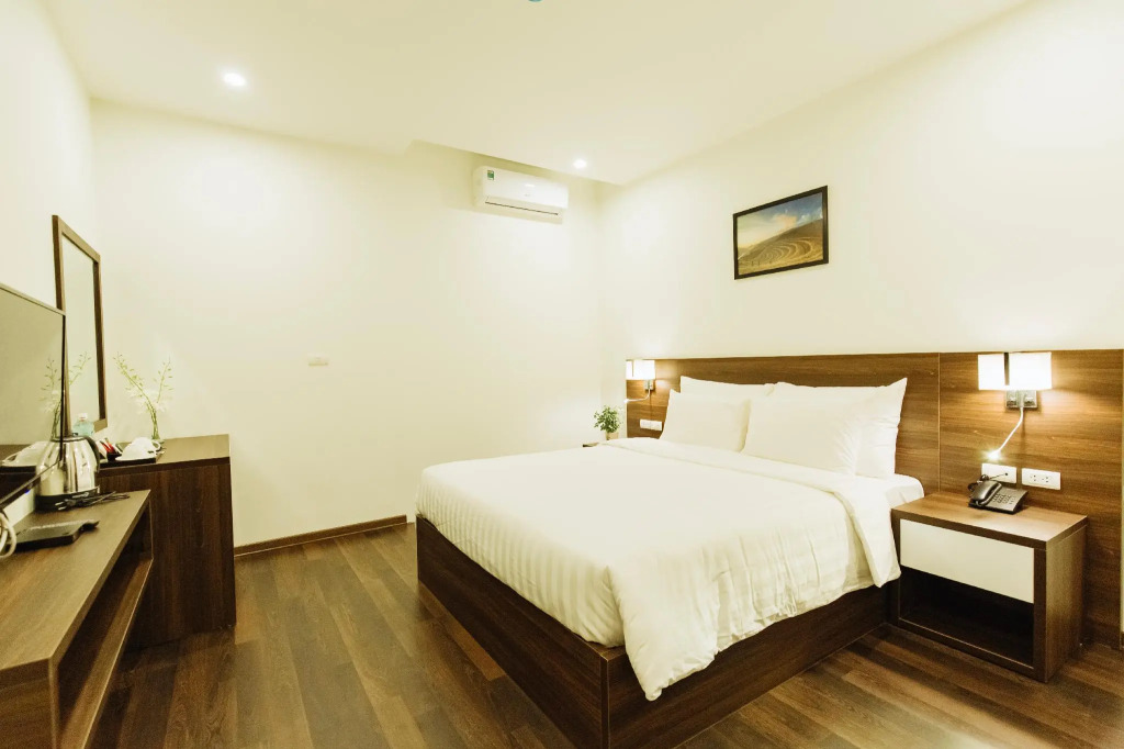 Paragon House and Residence