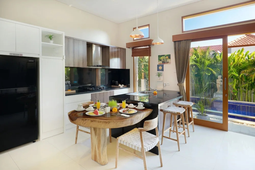 Holl Villa by Wildflower Group