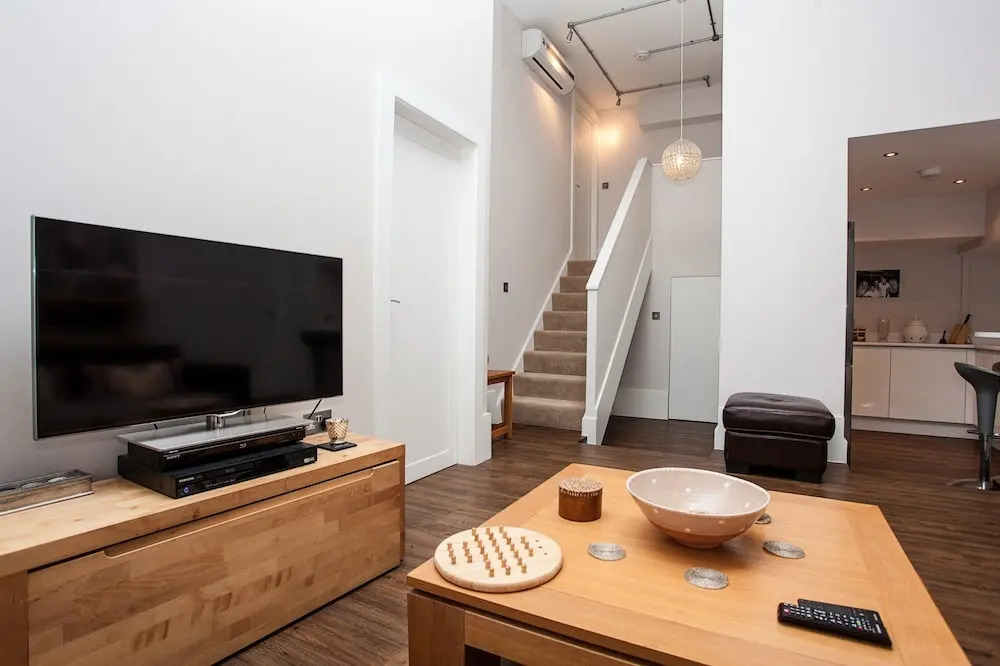 Contemporary 3 Bedroom Apartment In Battersea