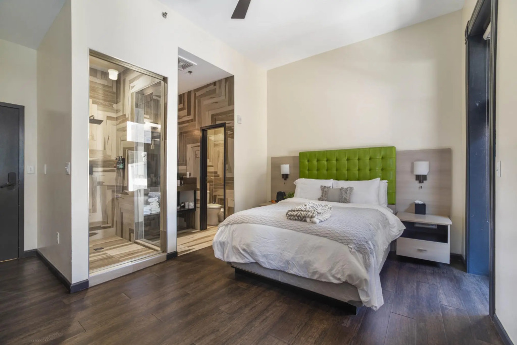 Cozy En Suite Studio