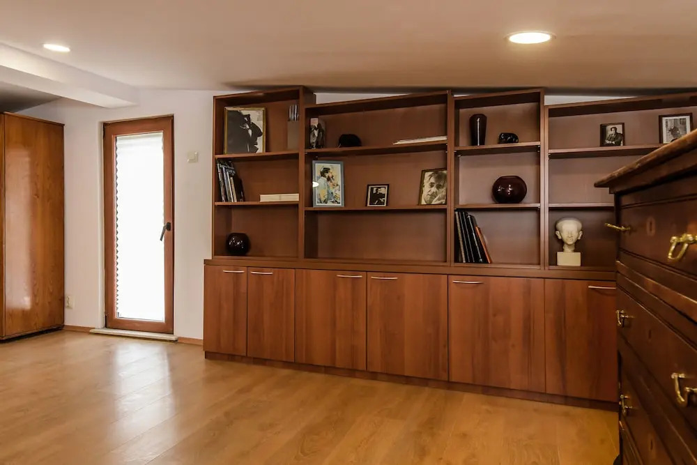 FM Luxury 3-BDR Apartment - 3 Levelled Home