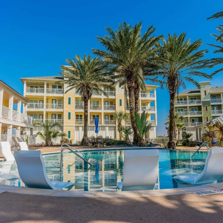 Stunning Views Beach Club 2 Pools and Amenities