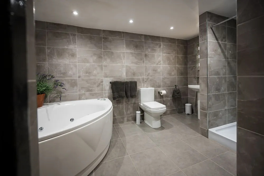 Suffolk Retreats for up to 24 Guests With hot tub