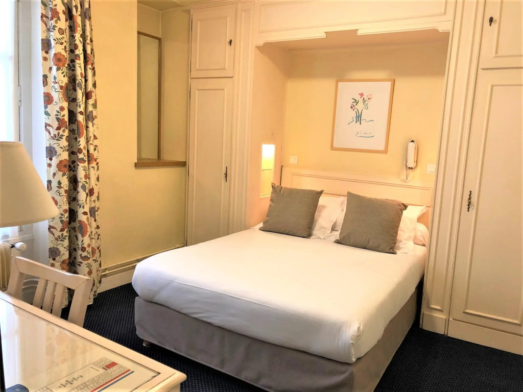 Hotel De Suez