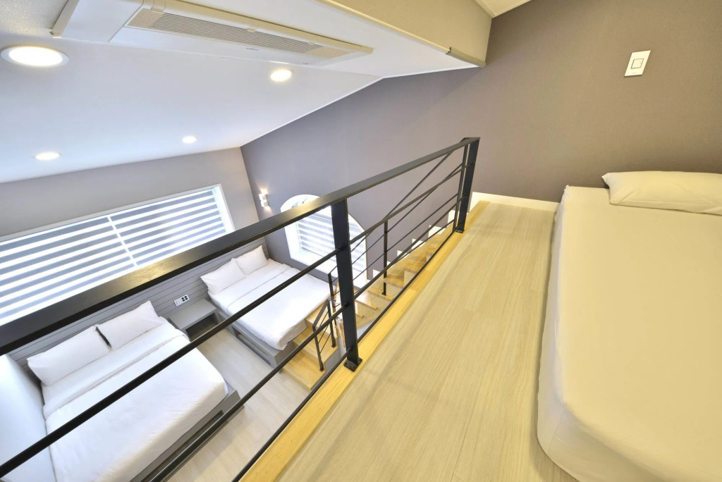 With U Hotel & Guesthouse