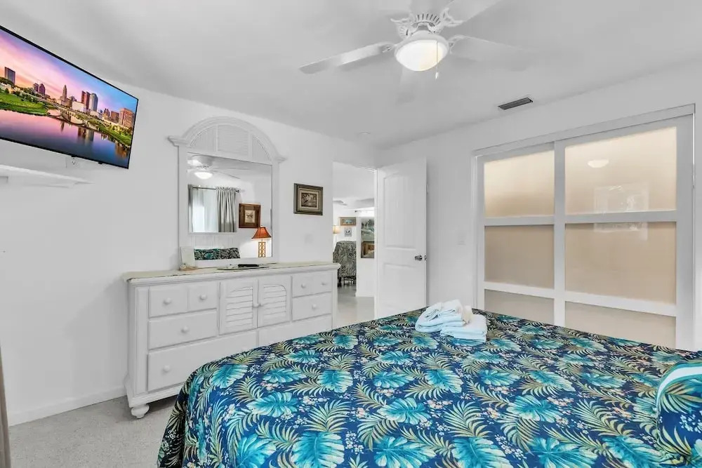 Beach N Bay 204 1 Bedroom Villa by RedAwning