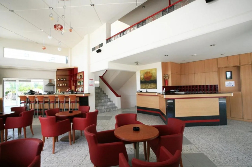 Irinna Hotel-Apartments