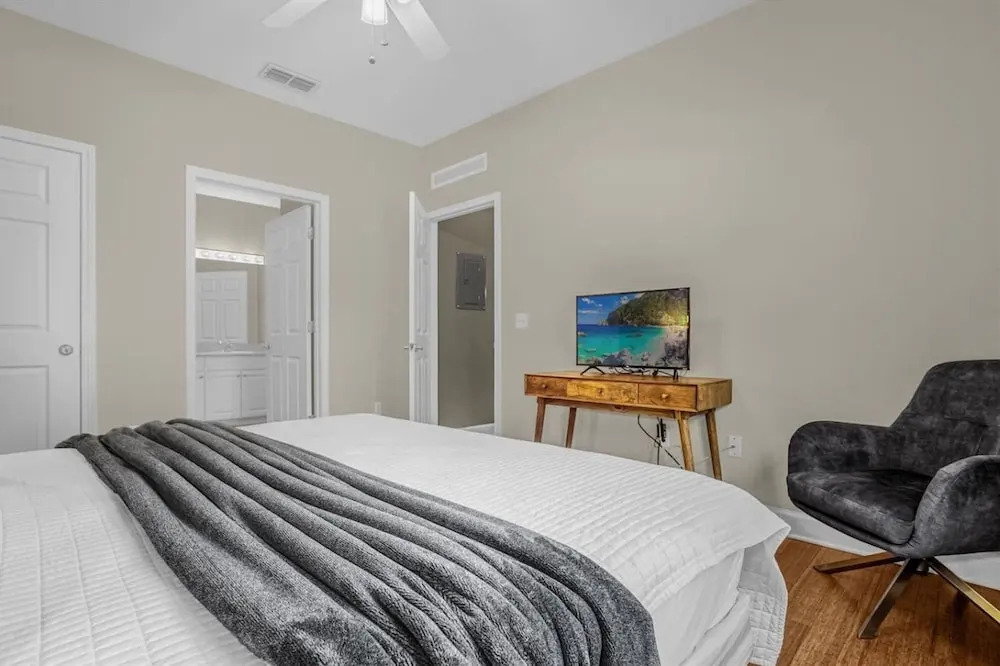 Cozy 4bdr House Gated Community Near Disney - 1105