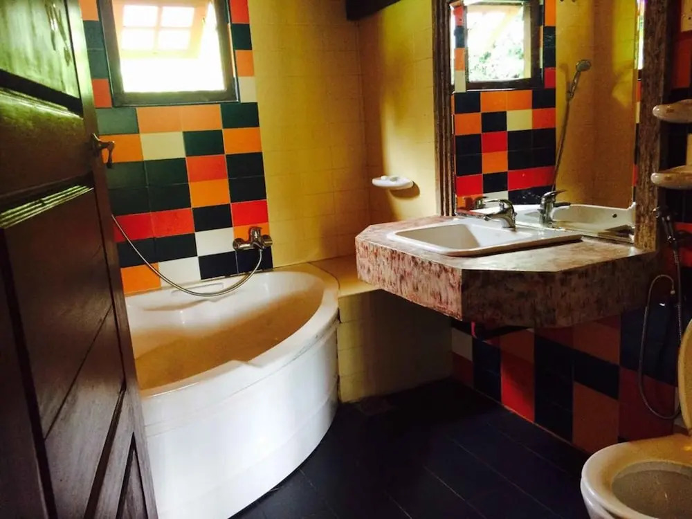 Yoho Yenisey Lake View Bungalow