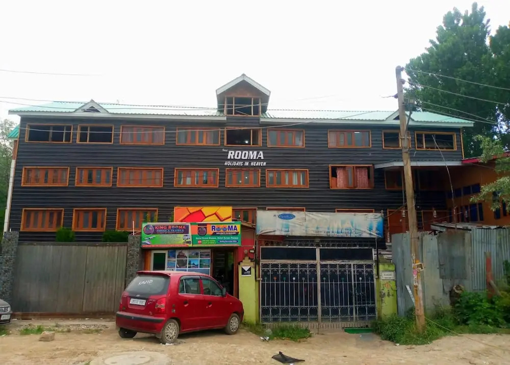 Goroomgo Rooma Srinagar
