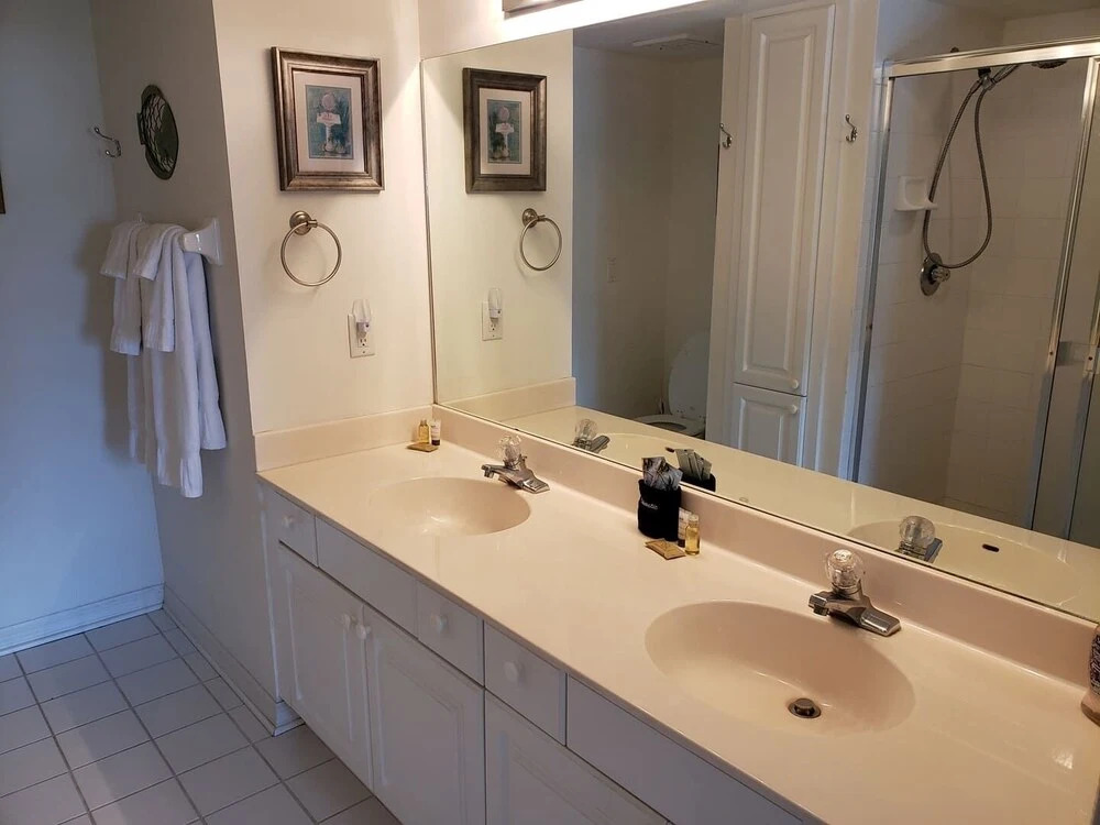 Hibiscus Poine 424 in Fort Myers Beach