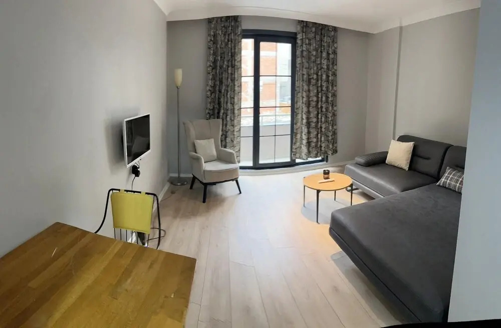 Lovely Apartment With Balcony in Esenler