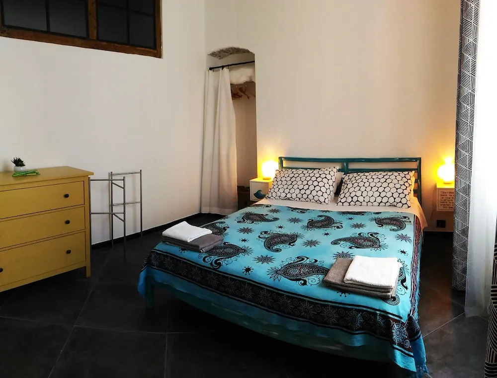 Blue Room Apartment