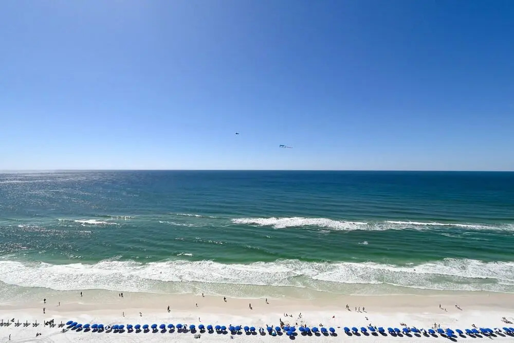 Silver Beach Towers 1905e 3 Bedroom Condo by RedAwning