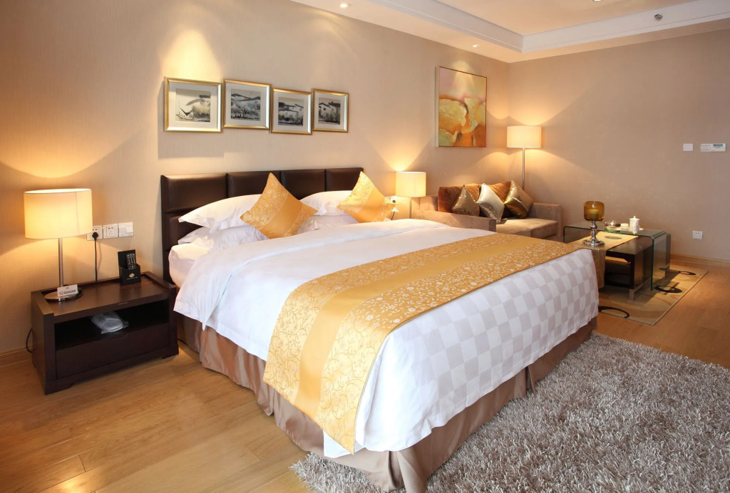 Noble Crown Hotel