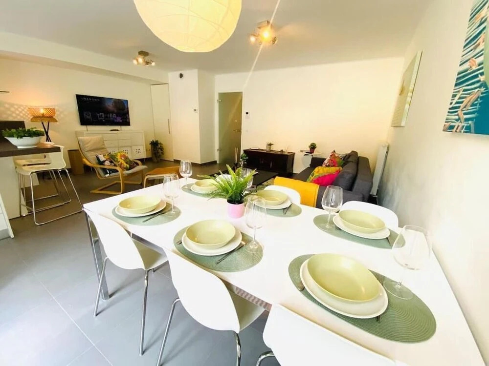 Large 3bedrooms with Terrace and Parking