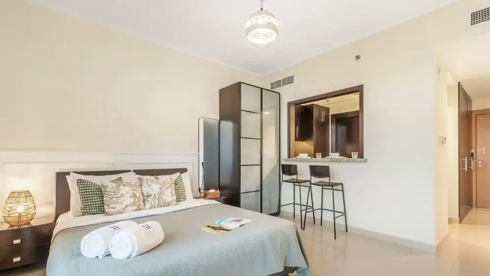 Canal View Studio Near Marina Palm Jumeirah