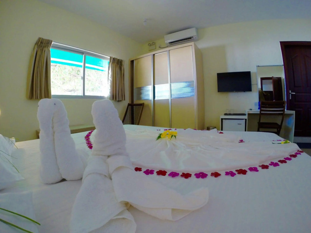 Luau Beach Inn, Maldives