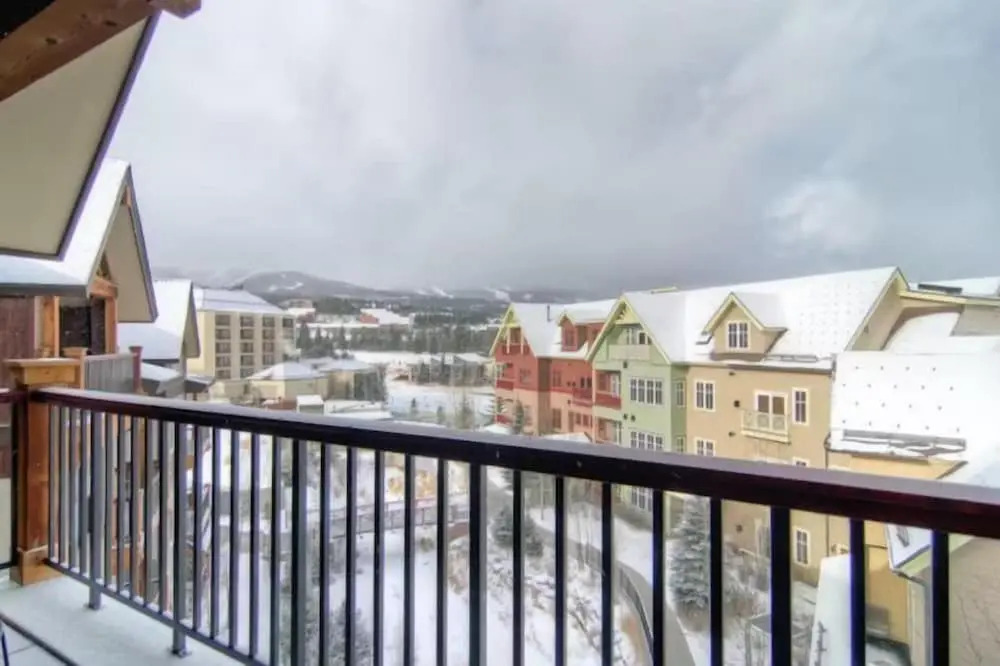 3 Bedroom Mountain Condo on Main Street - Walk to Lift, Onsite Pool, Luxury-rated!