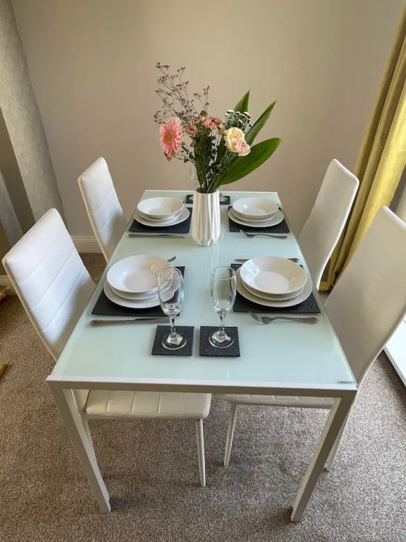 Lovely 3 Bedroom Apartment In Newcastle Upon Tyne With Free Parking