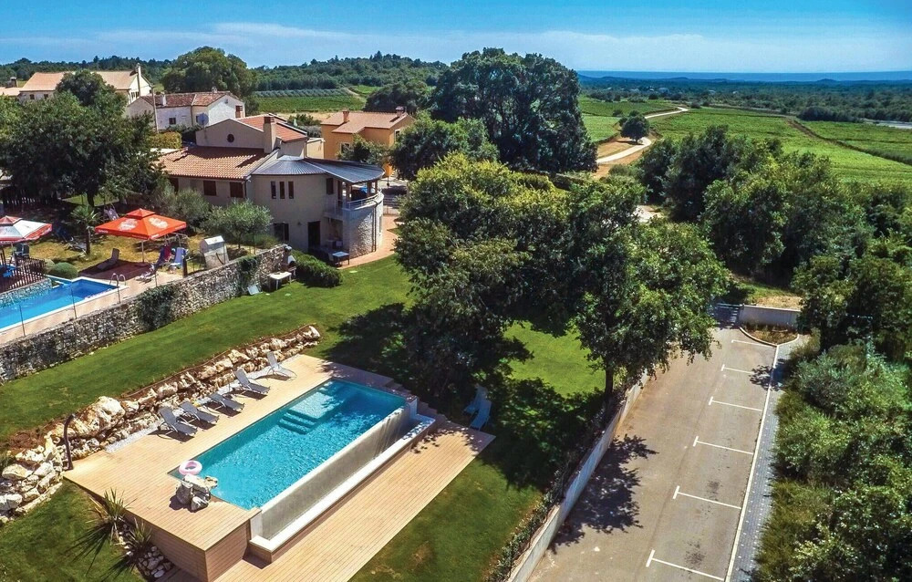 Awesome Home in Bacva With Wifi and 2 Bedrooms