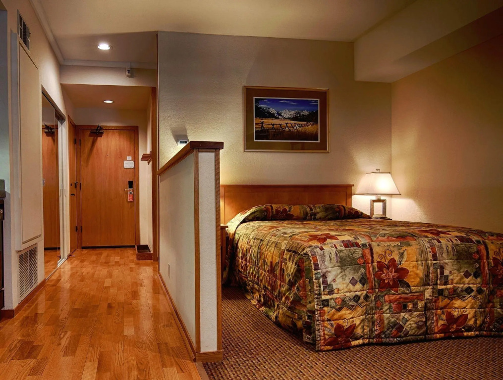 Squaw Valley Lodge